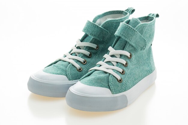 Jak wybrać idealne buty sportowe do codziennych stylizacji?