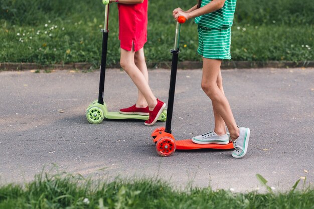 Jak wybrać bezpieczną i stabilną hulajnogę dla najmłodszych dzieci?
