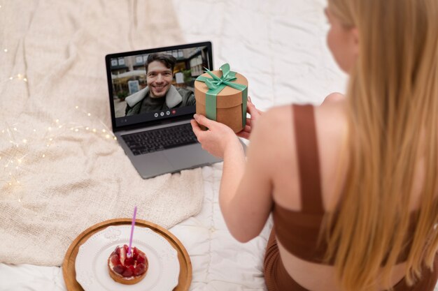 Jak zorganizować niezapomniany wieczór panieński online?